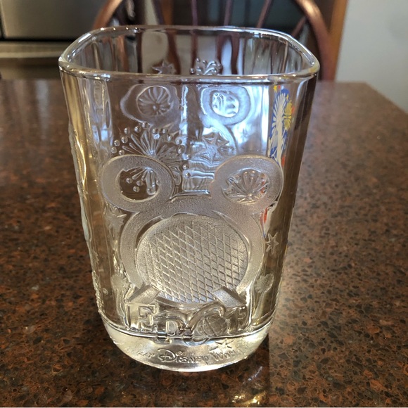 McDonald’s Walt Disney World Commemorate Millennium Year Glass Tumbler - Picture 4 of 9